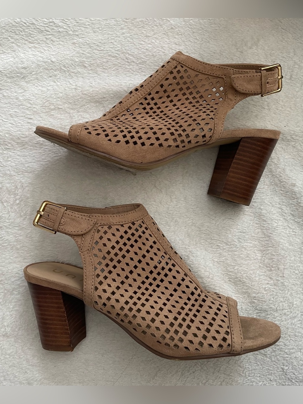 Unisa Womens size 7 Suede Perforated Slingback Block Heel Sandals